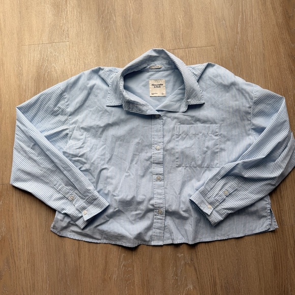 Abercrombie & Fitch Tops - Abercrombie boxy button up shirt